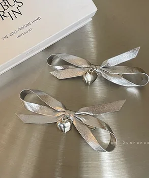 Милые серебряные заколки с бантиками, Элегантная глянцевая заколка для челки, аксессуары для волос с боковым зажимом в стиле Design Sense для женщин